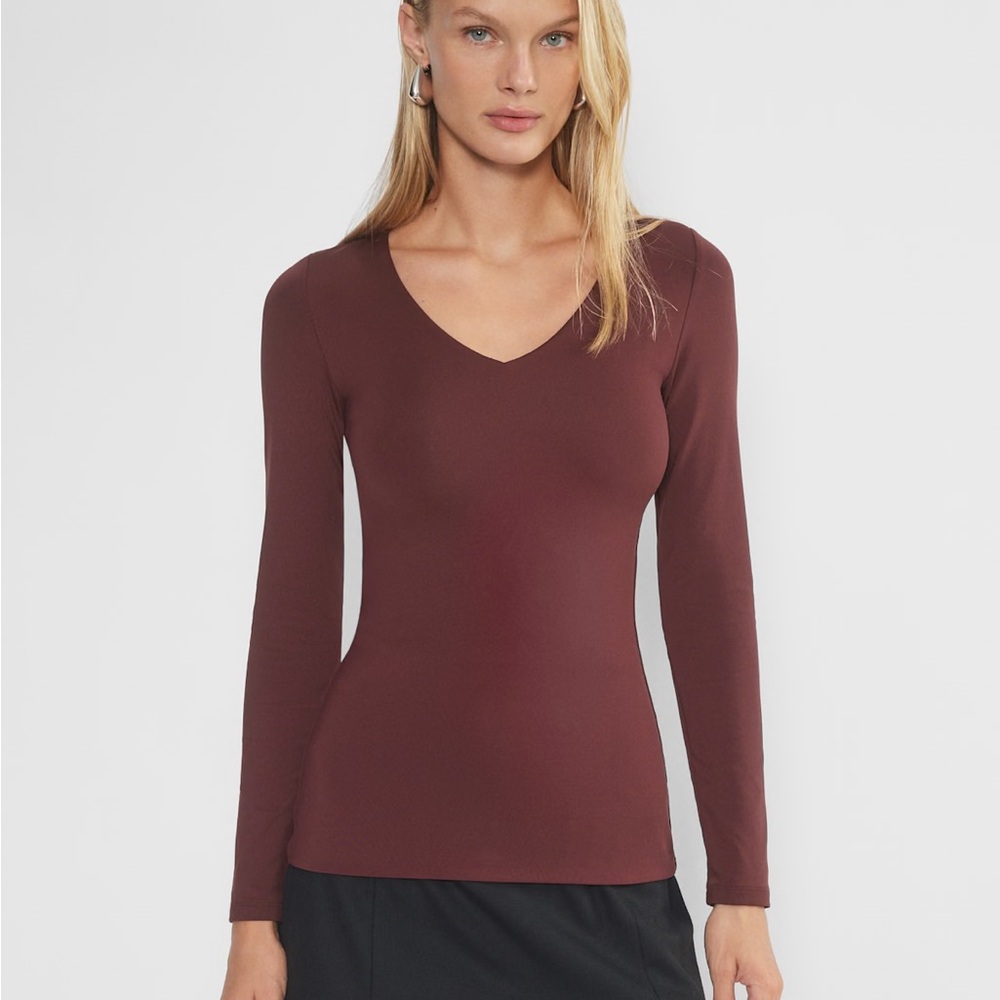 Aritzia
Contour Fixture Longsleeve
